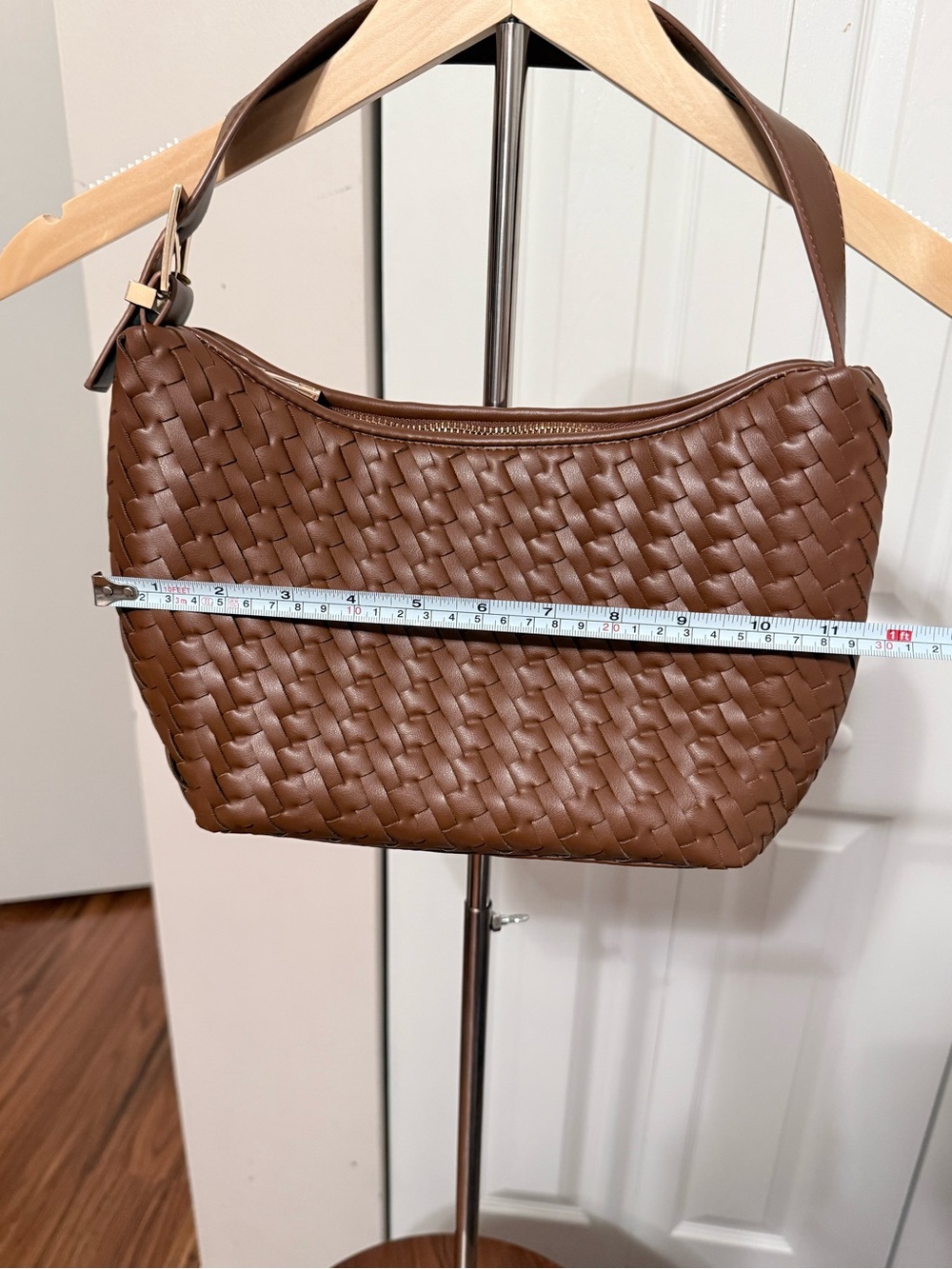 Woven Brown Shoulder Bag - Classic Women's Handbag